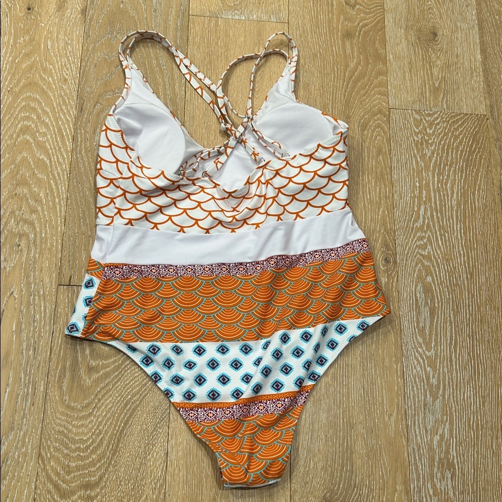 Cupshe Swimsuit - Picture 5 of 10